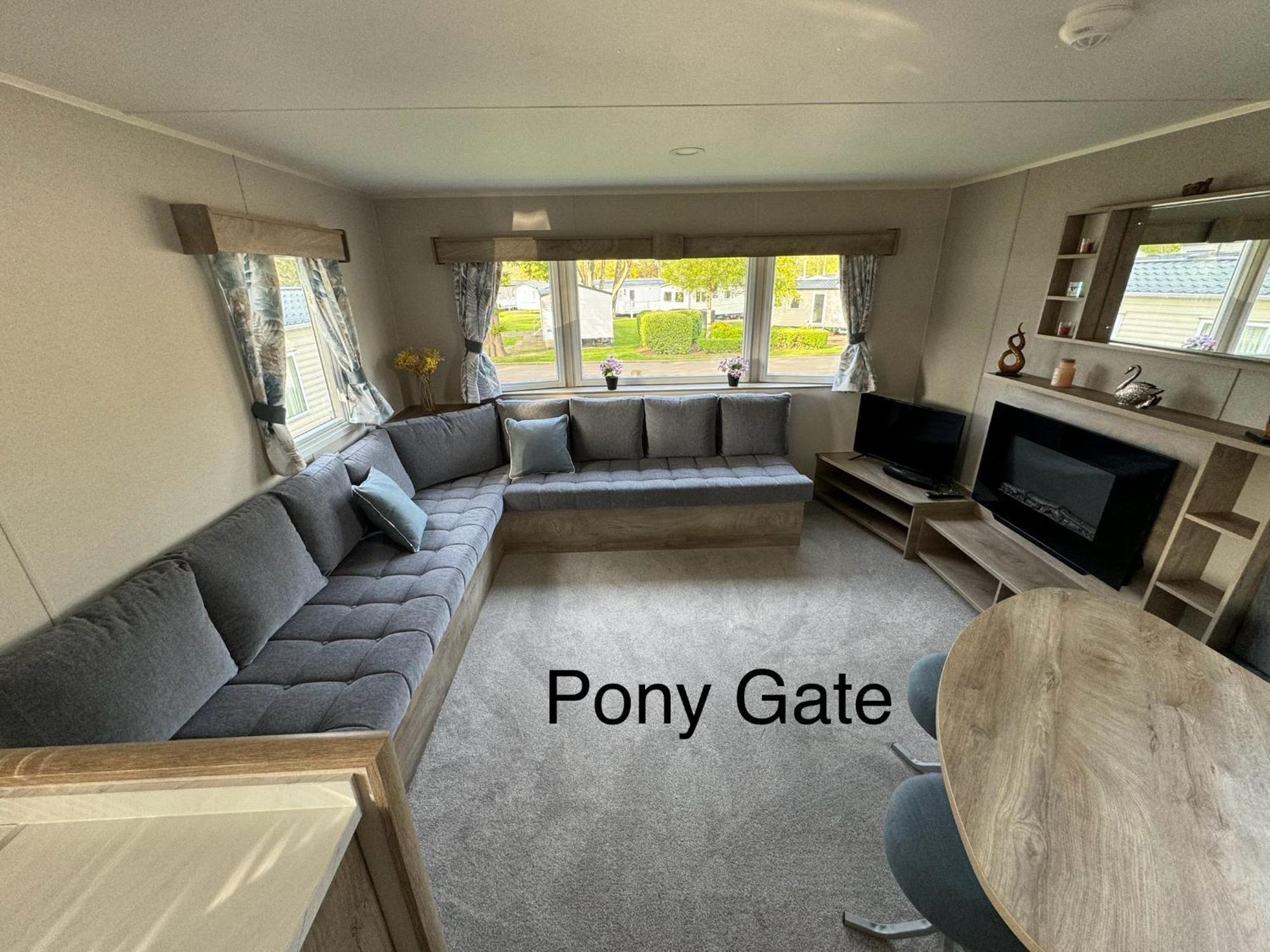 Pony Gate Caravan On Haggerstone Castle West Lawn Berwick Upon Tweed Екстер'єр фото